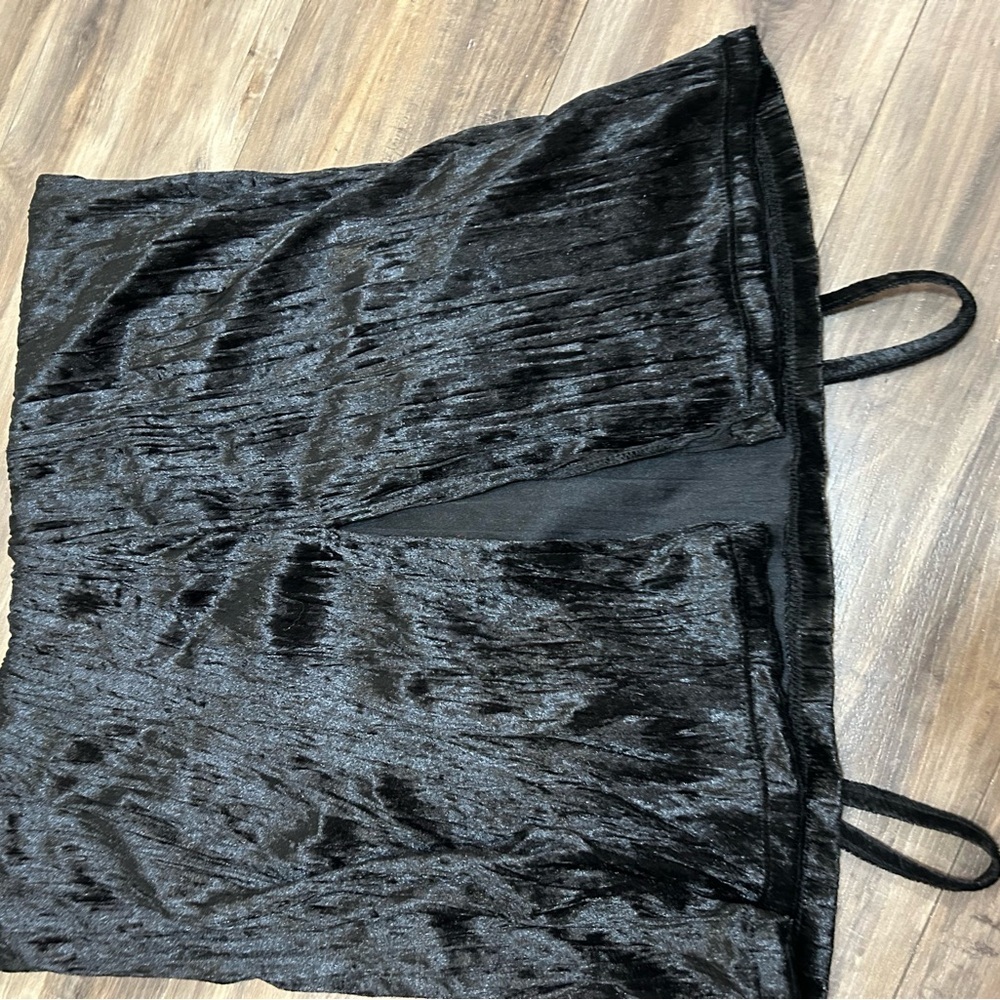 Stylish Black Dress with Lace Detail Perfect For New Years - Picture 8 of 8